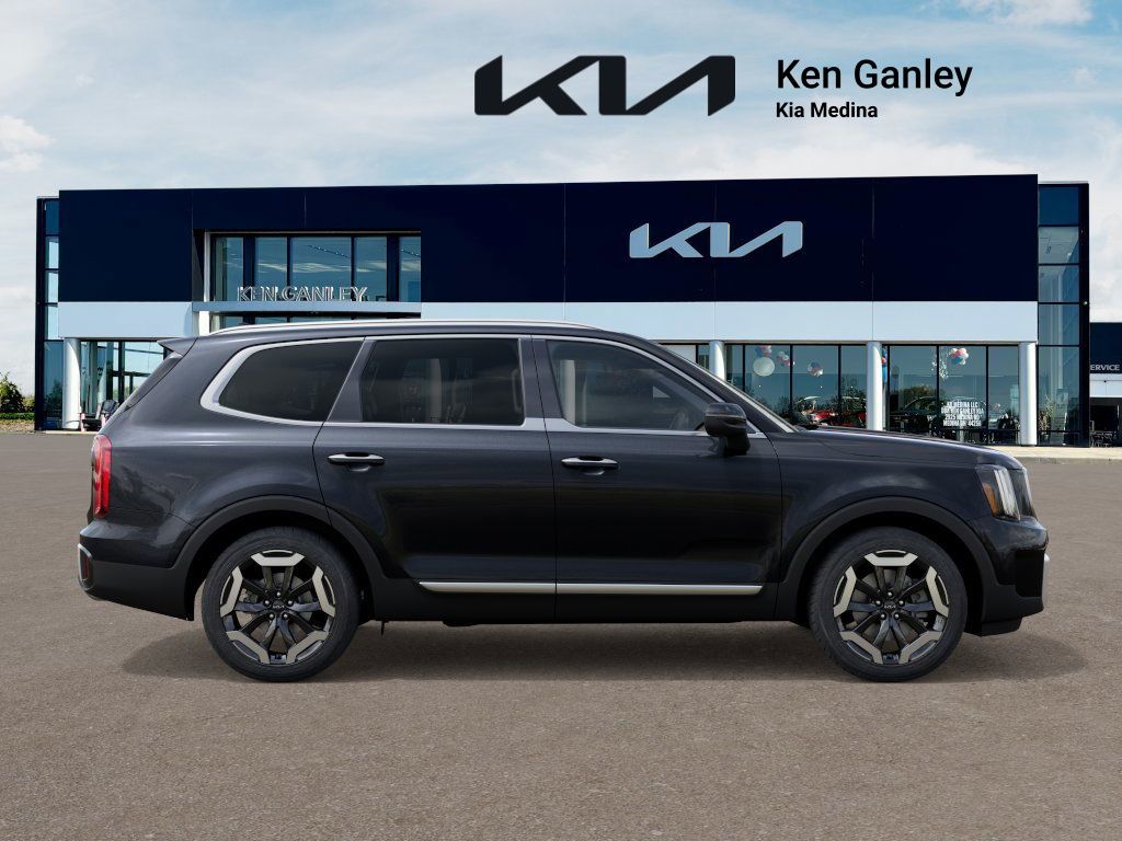 2025 Kia Telluride S photo 3