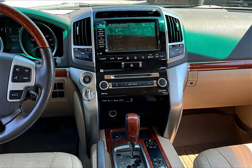 2015 Toyota Land Cruiser Base photo 9