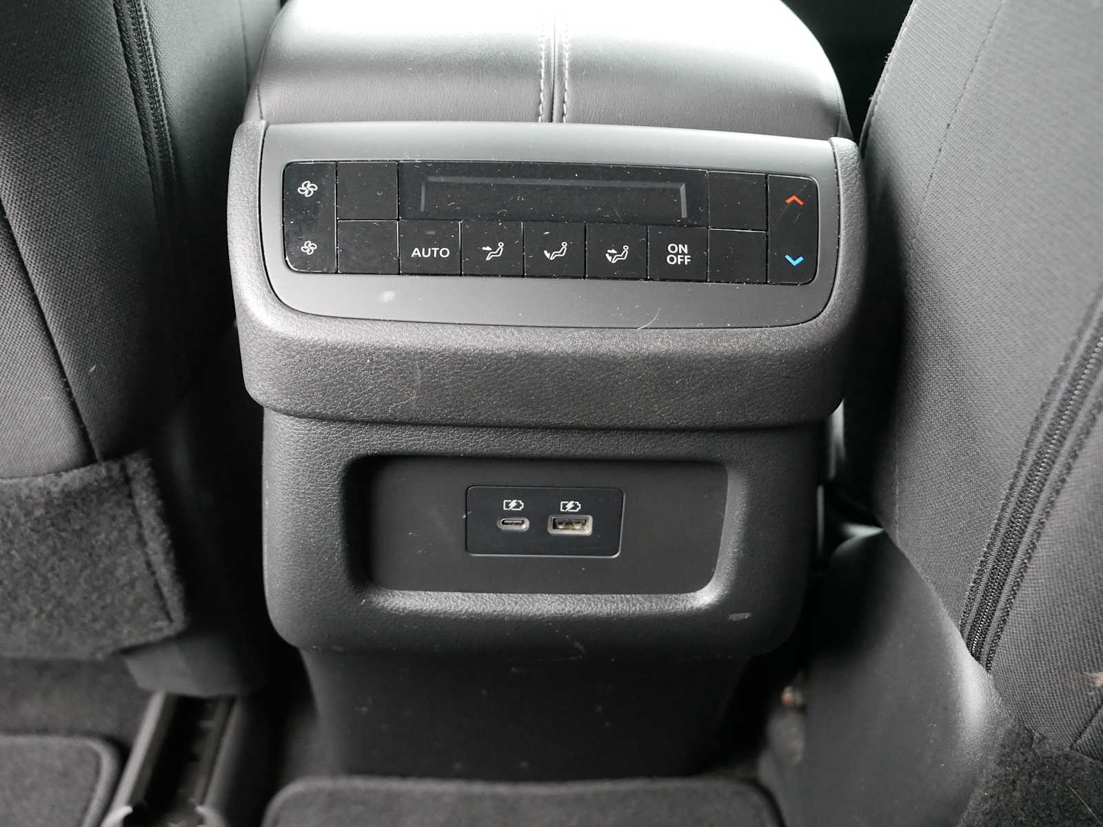 2023 Nissan Pathfinder SV photo 17