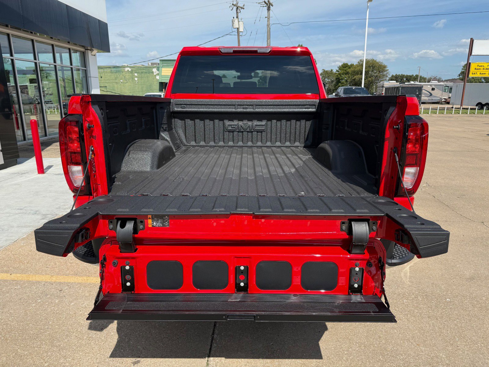 2026 Gmc Sierra 2500 HD SLE photo 3