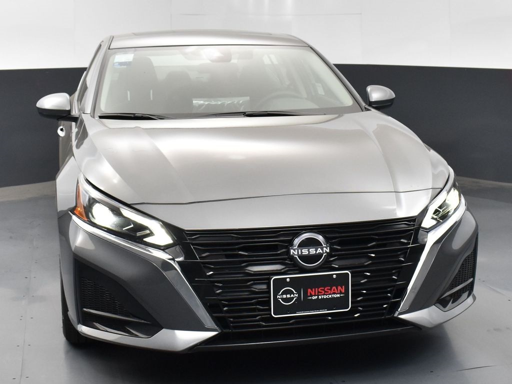 2025 Nissan Altima 2.5 SV photo 2