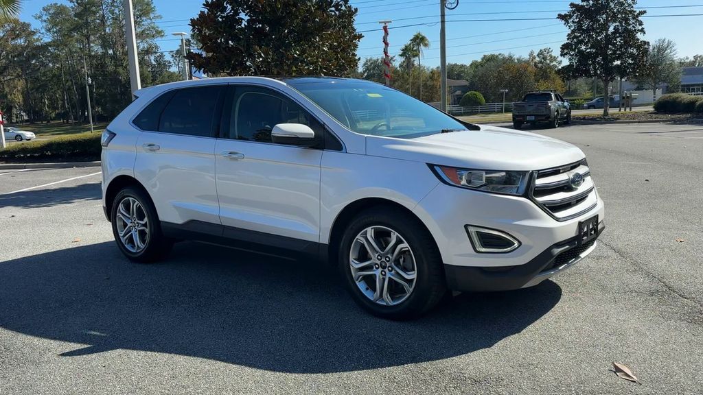 2016 Ford Edge Titanium photo 2