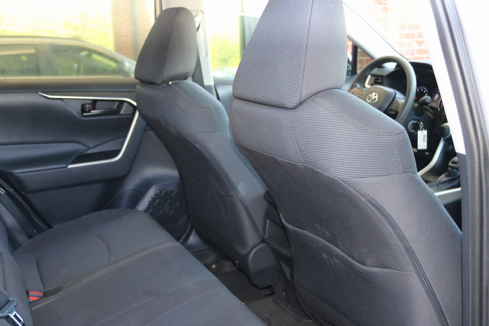 2020 Toyota RAV4 LE photo 23