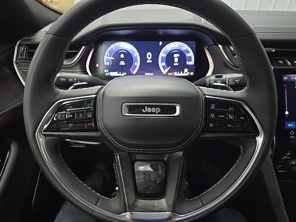 2023 Jeep Grand Cherokee Overland photo 20