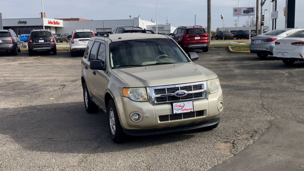 2011 Ford Escape XLT photo 2