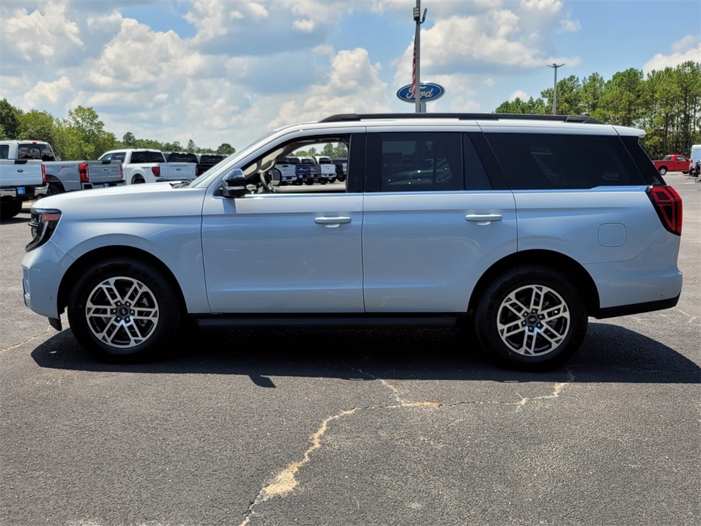 2025 Ford Expedition photo 4