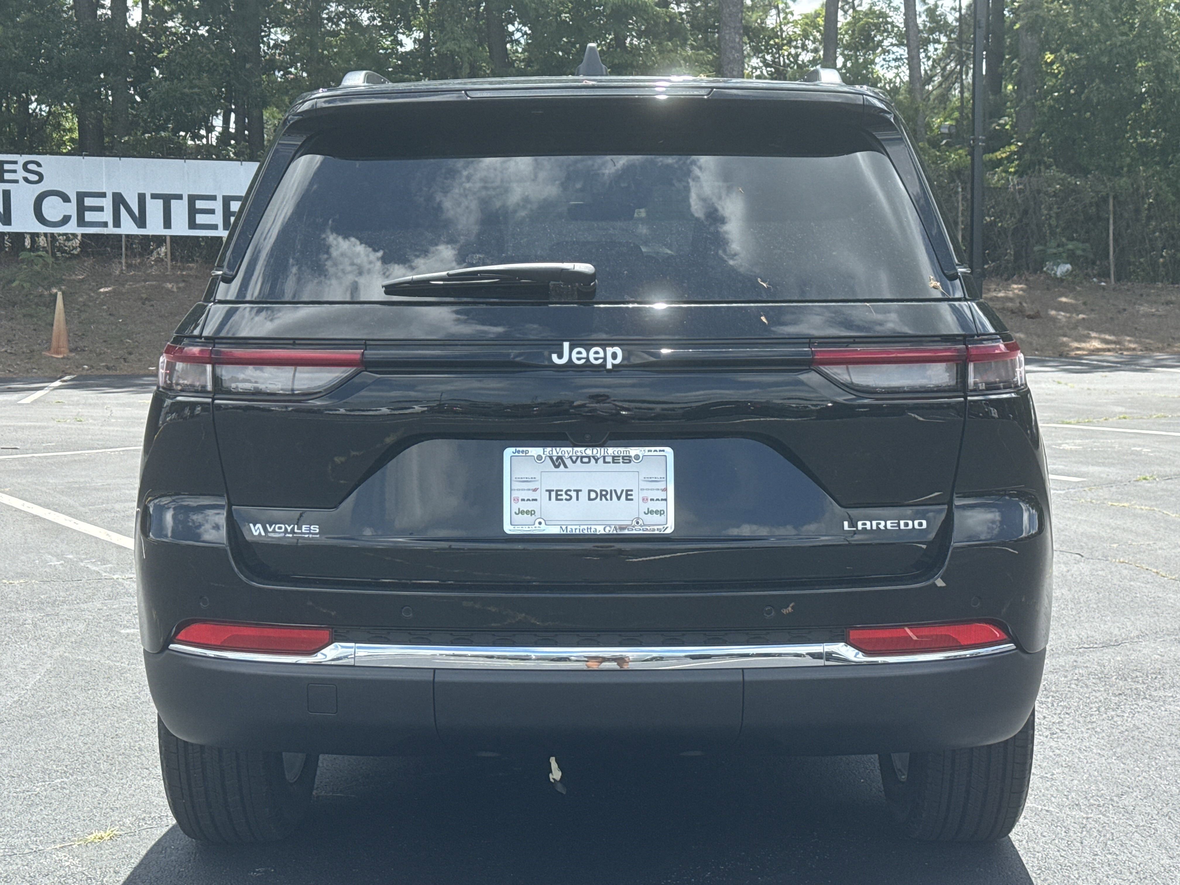2025 Jeep Grand Cherokee Laredo X photo 2