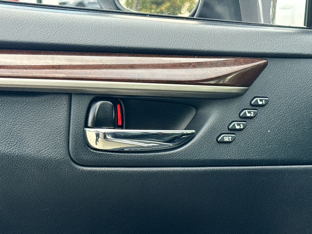 2014 Lexus ES 350 photo 14