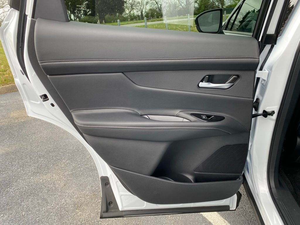 2025 Nissan Murano SL photo 16
