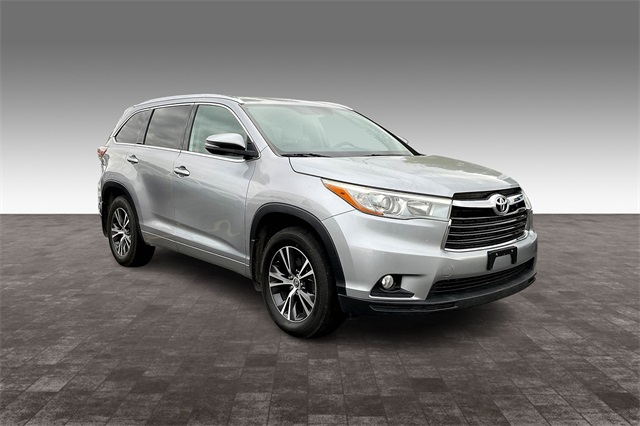Used 2016 Toyota Highlander XLE with VIN 5TDJKRFH1GS333752 for sale in Farmington, NM