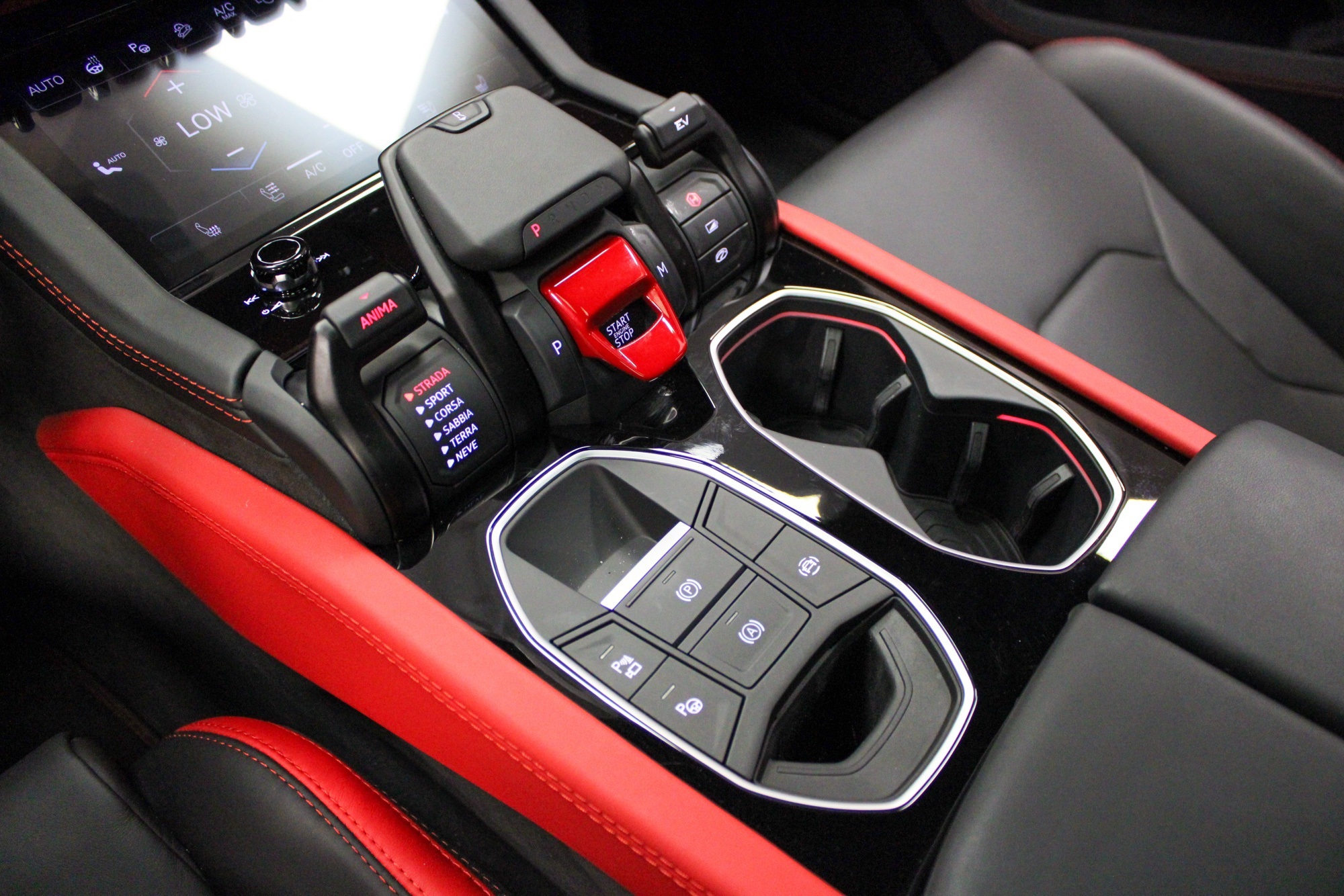 2025 Lamborghini Urus SE photo 27