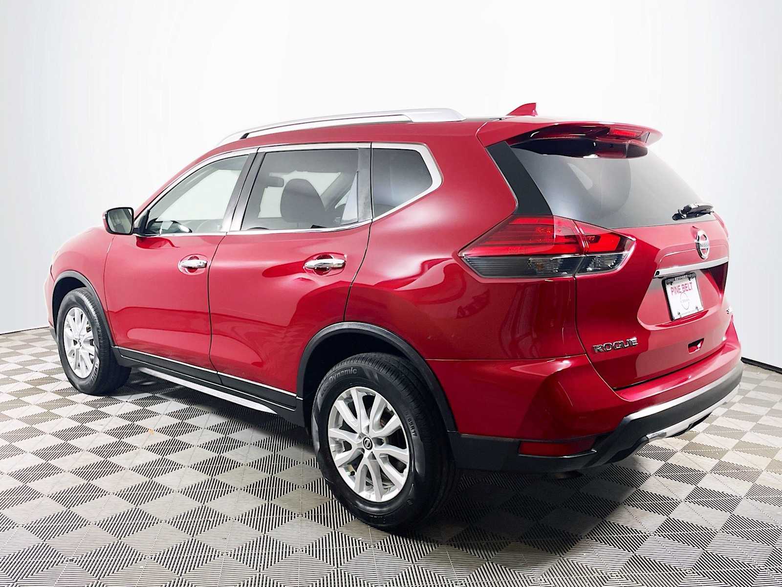 2017 Nissan Rogue SV photo 6