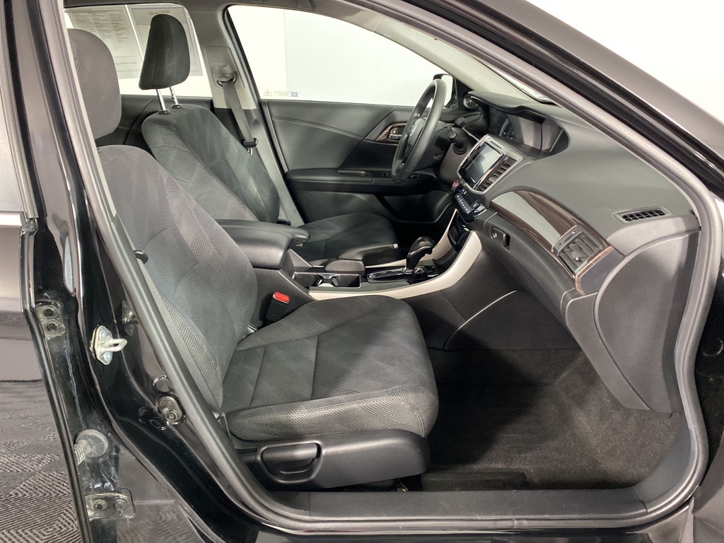 2017 Honda Accord EX photo 23