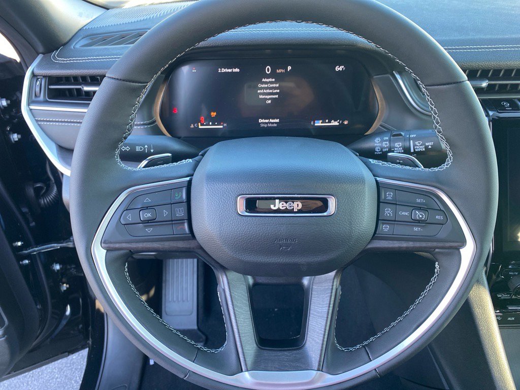 2025 Jeep Grand Cherokee Limited photo 4