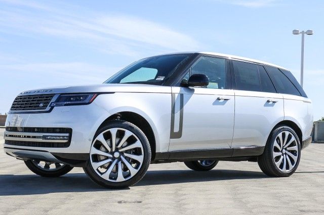 2025 Land Rover Range Rover SE's photo