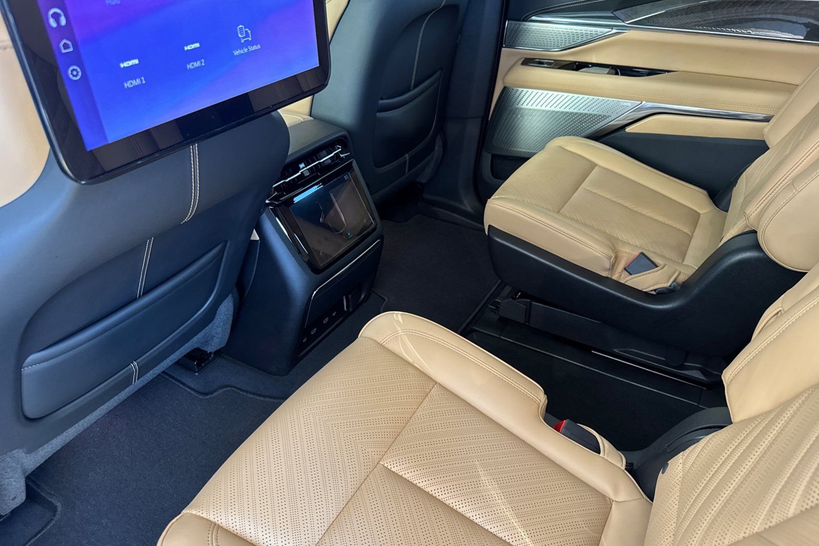 2025 Cadillac Escalade IQ Sport photo 10