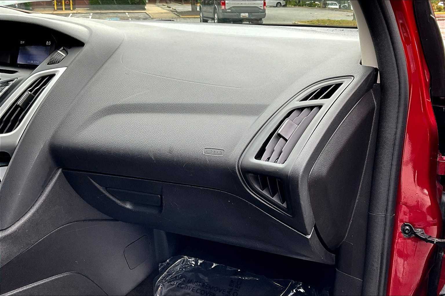2014 Ford Focus SE photo 15