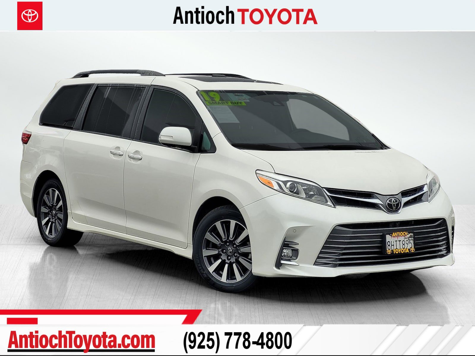 2019 Toyota Sienna Limited's photo