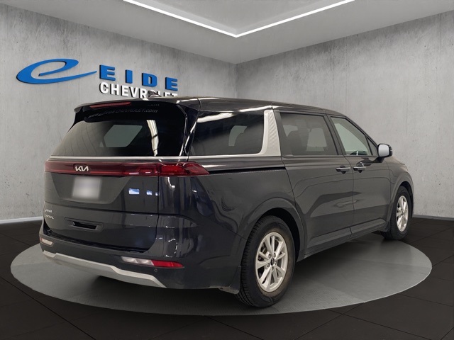 2023 Kia Carnival LX photo 3