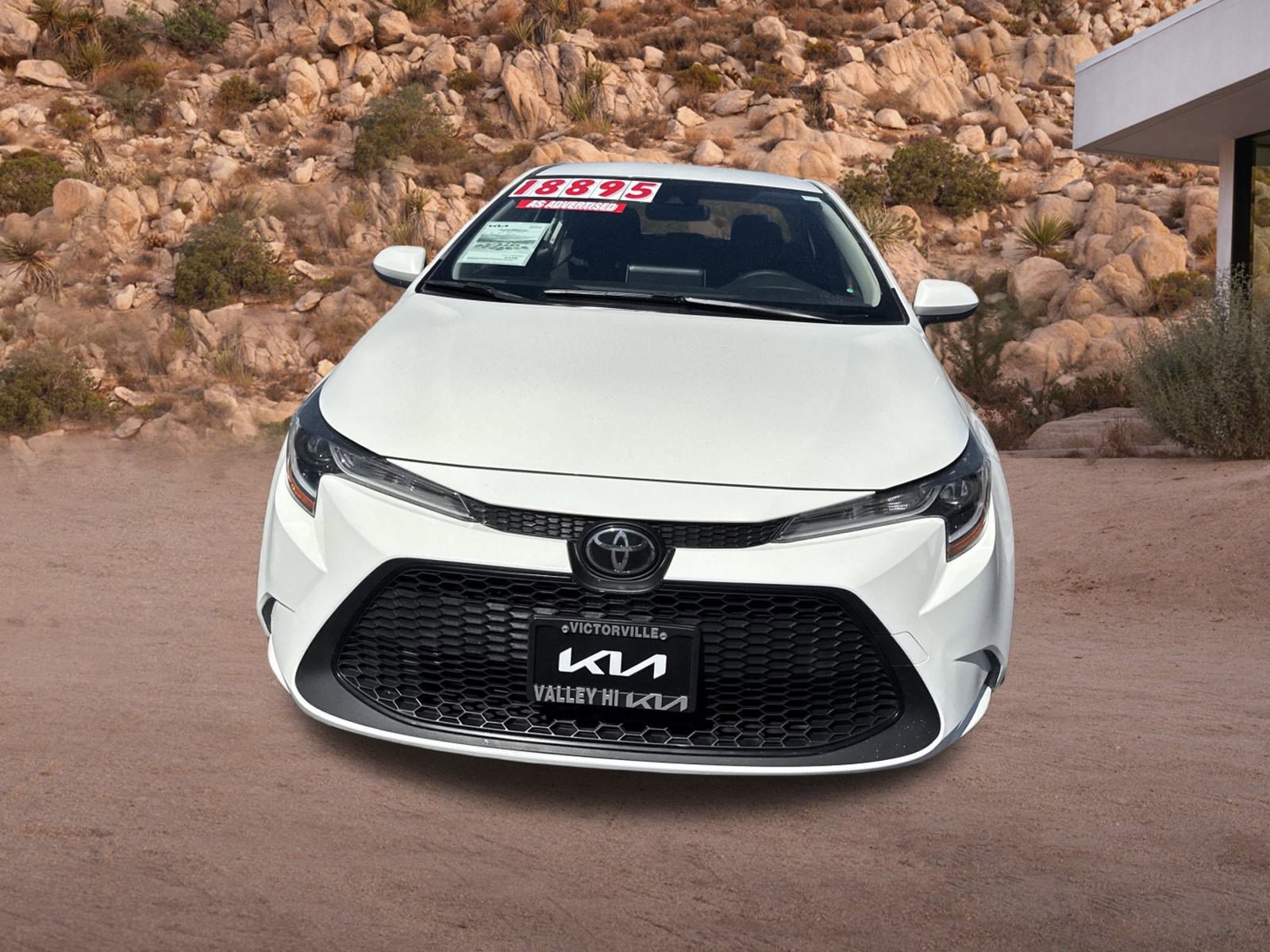 2021 Toyota Corolla LE photo 2
