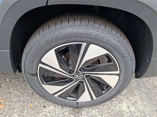 2025 Volkswagen Taos SE photo 4