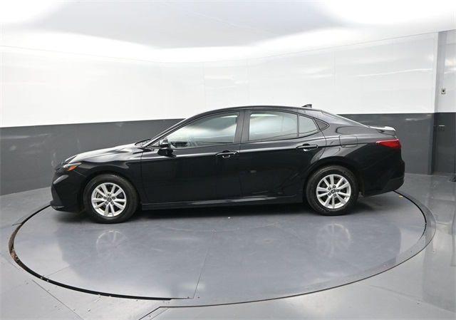 2025 Toyota Camry SE photo 4