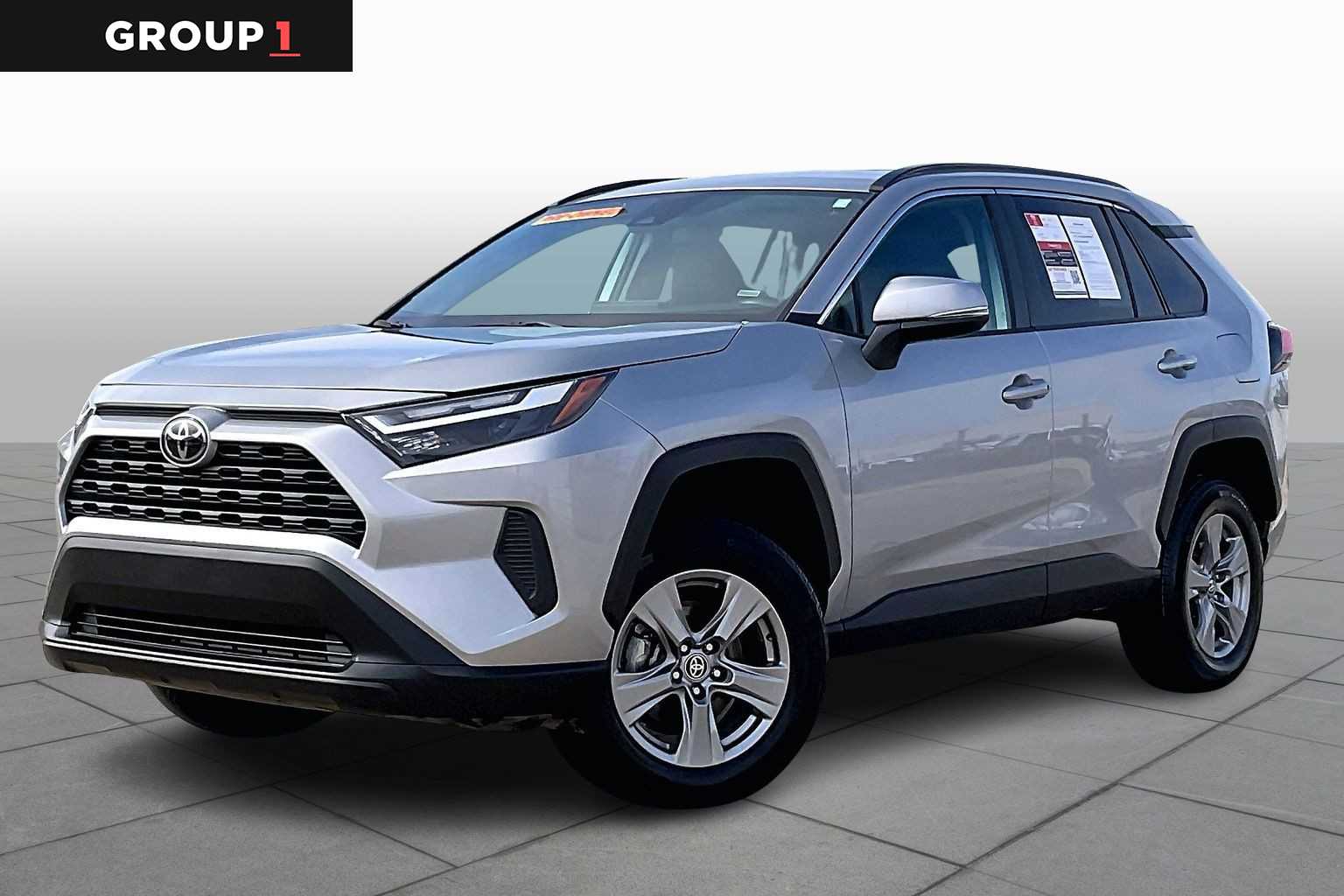 2024 Toyota RAV4 XLE's photo