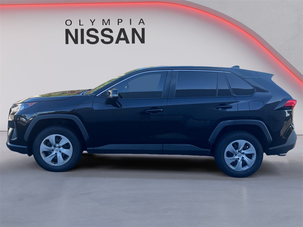 2022 Toyota RAV4 LE photo 2