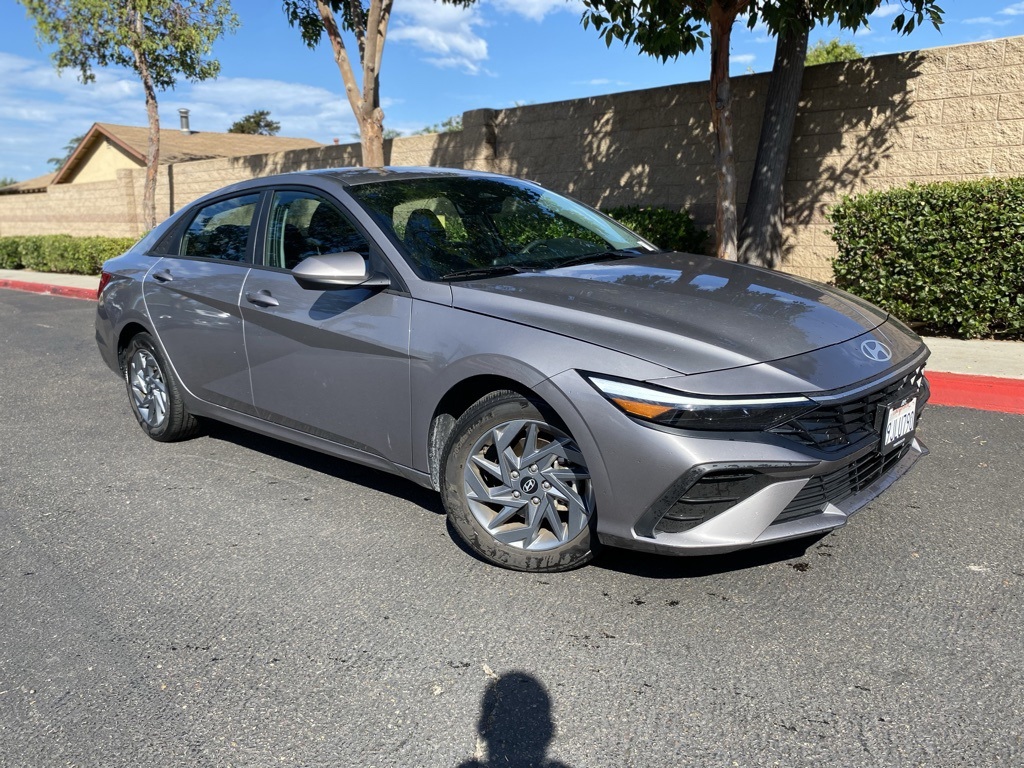 Used 2024 Gray Hyundai SEL image 1
