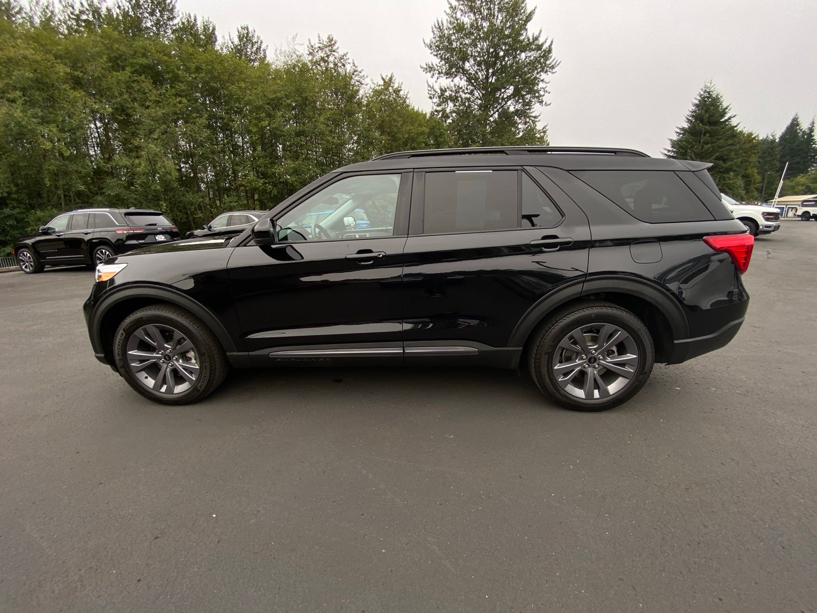 2022 Ford Explorer XLT photo 6
