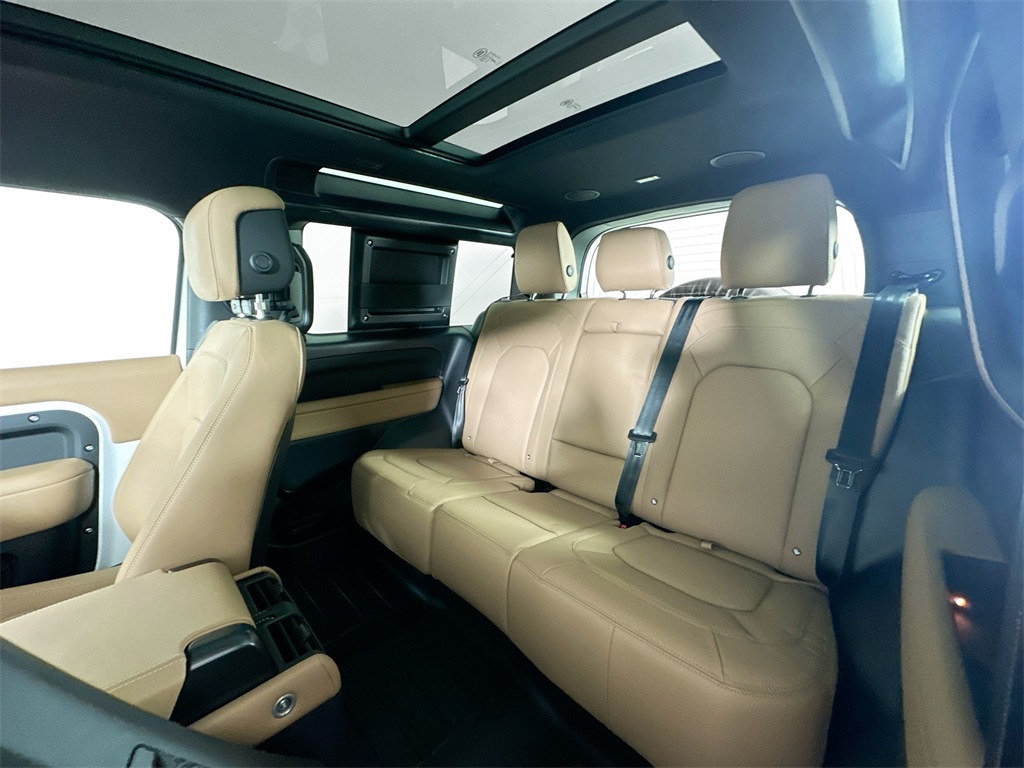 2025 Land Rover Defender 90 X-Dynamic SE photo 22