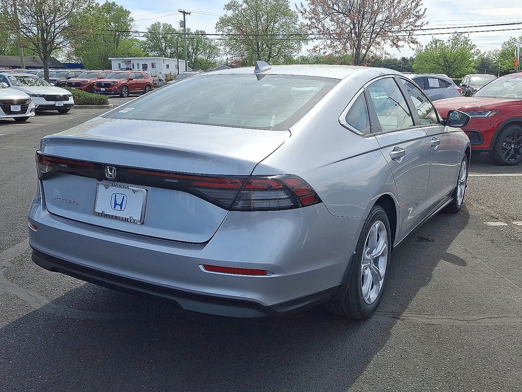 2025 Honda Accord LX photo 4