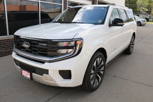 2025 Ford Expedition MAX Platinum photo 2