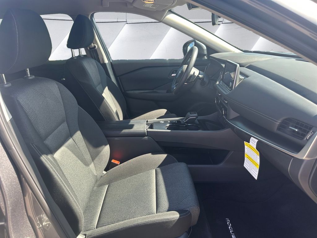 2024 Nissan Rogue SV photo 11