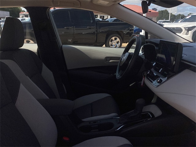2025 Toyota Corolla LE photo 11