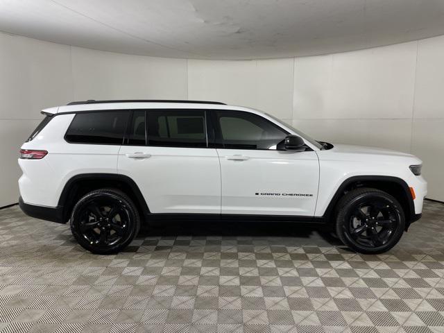 2025 Jeep Grand Cherokee Limited photo 11