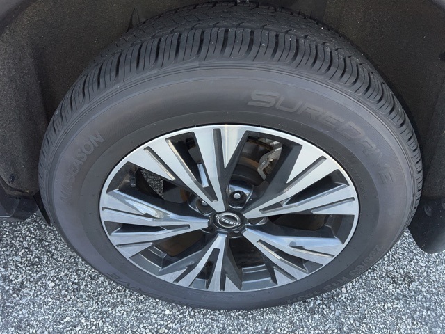 2023 Nissan Rogue SV photo 3