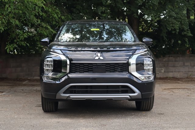 2025 Mitsubishi Outlander SE's photo