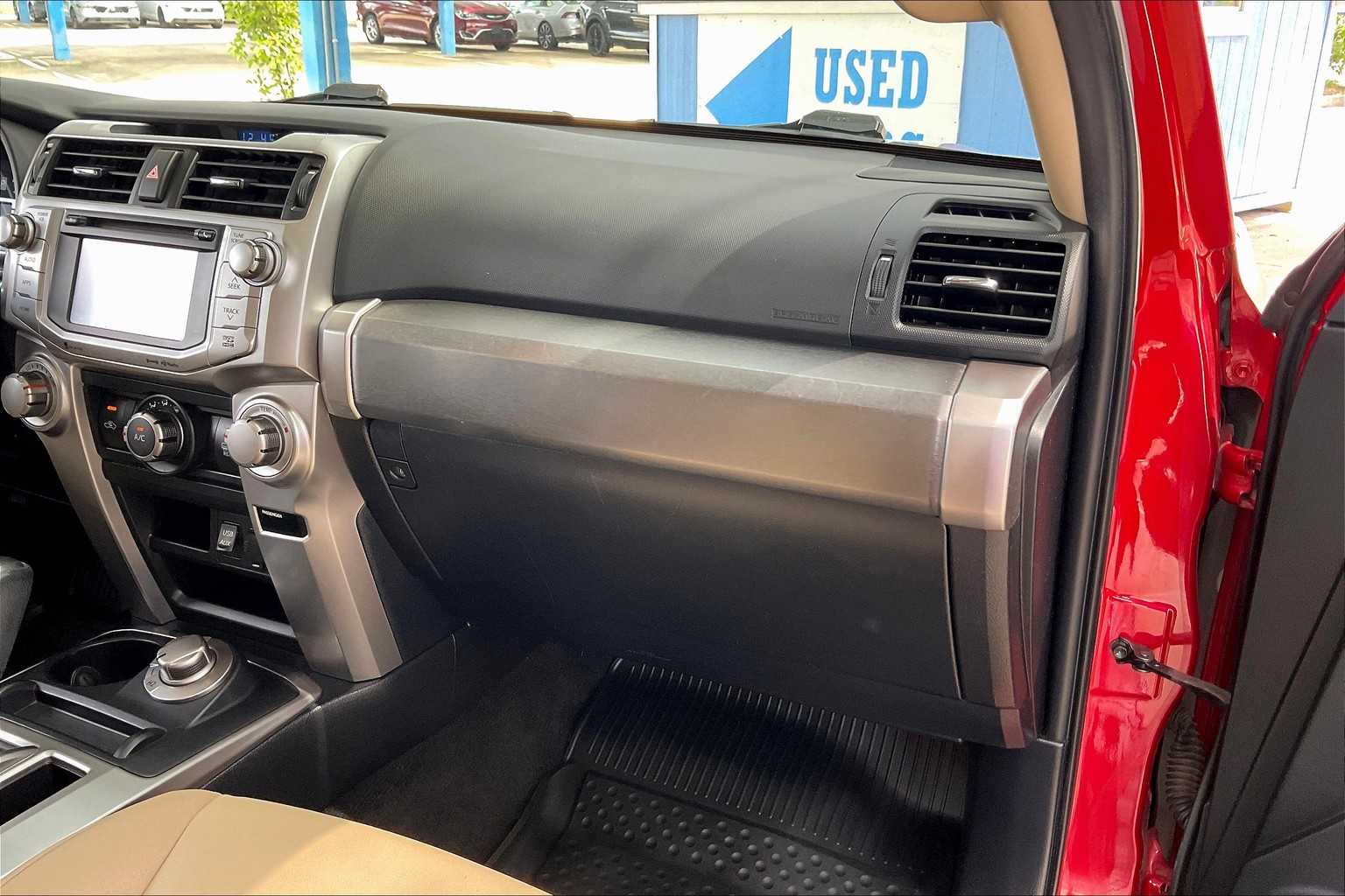 2019 Toyota 4Runner SR5 Premium photo 17