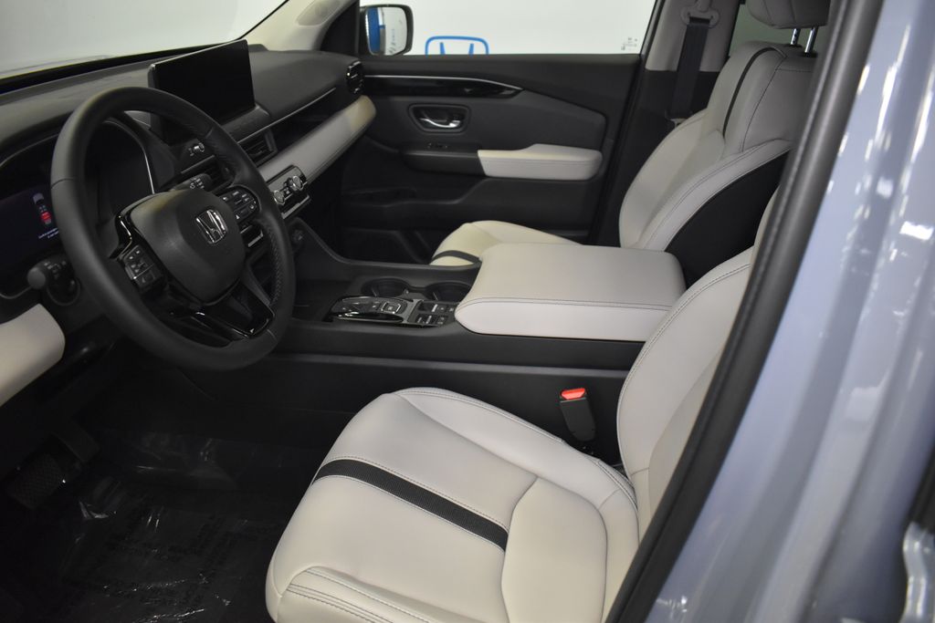 2026 Honda Passport photo 14