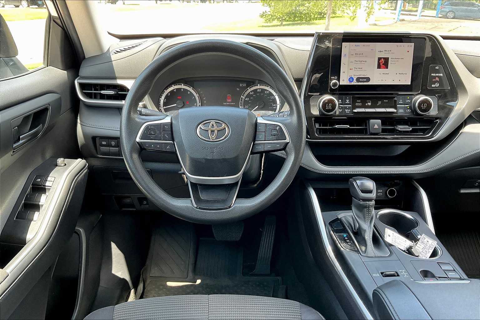 2023 Toyota Highlander L photo 14