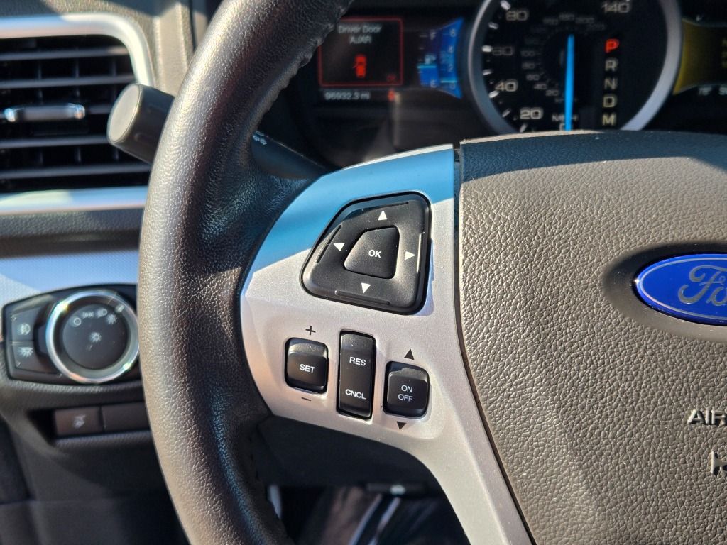 2015 Ford Explorer XLT photo 29