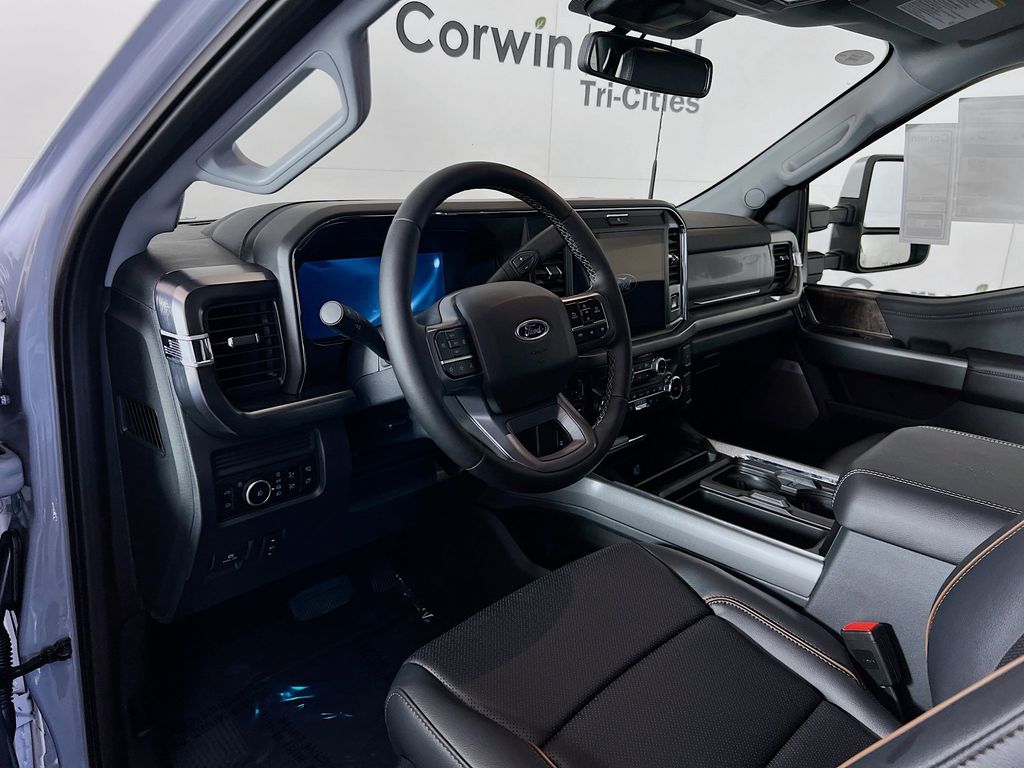 2025 Ford F-350 Lariat photo 3