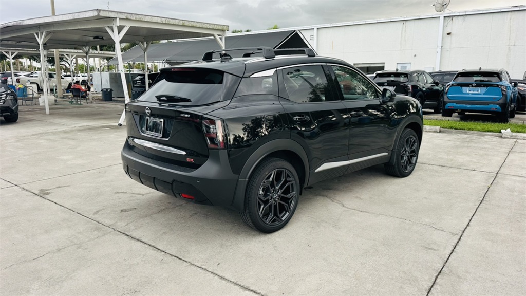 2026 Nissan Kicks SR photo 3
