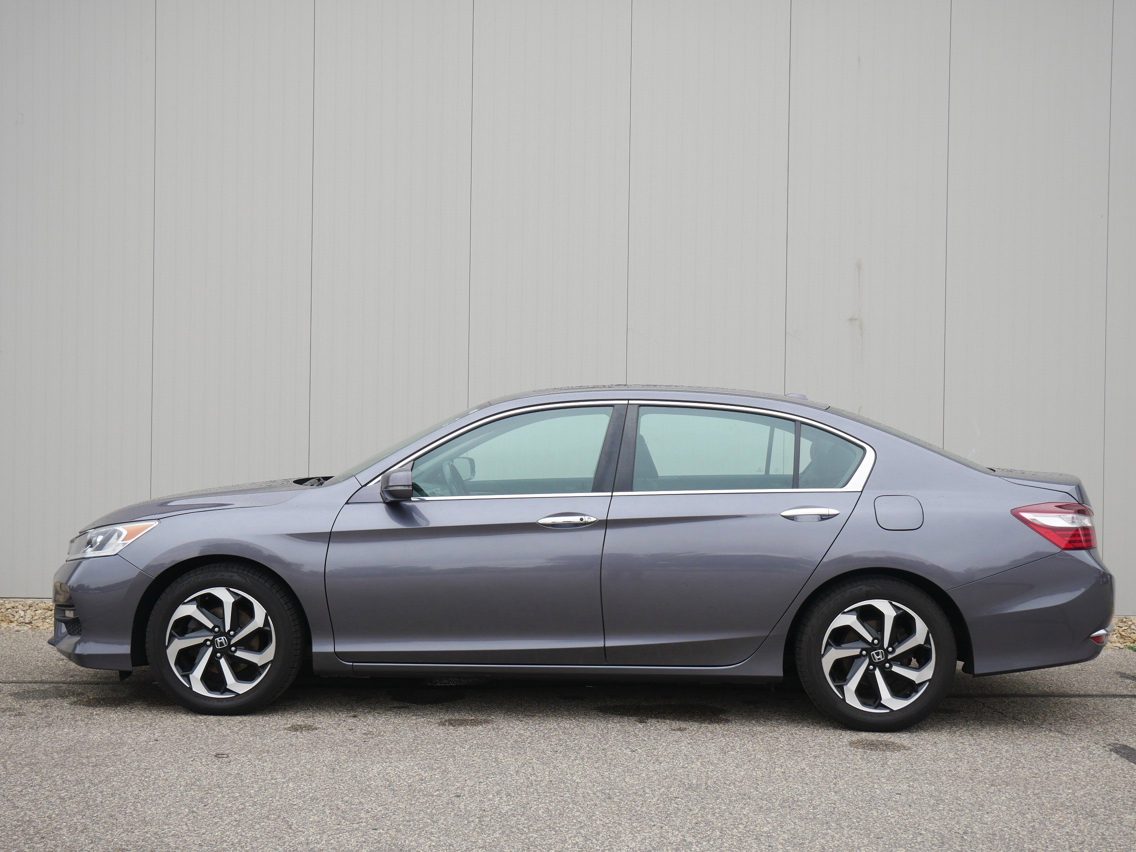 2017 Honda Accord EX-L photo 2