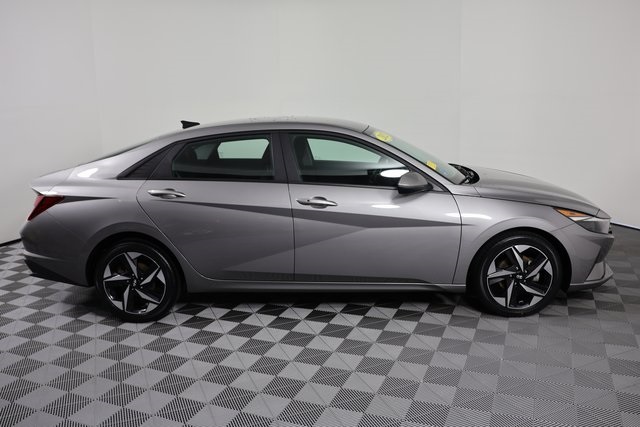 2023 Hyundai Elantra SEL photo 9