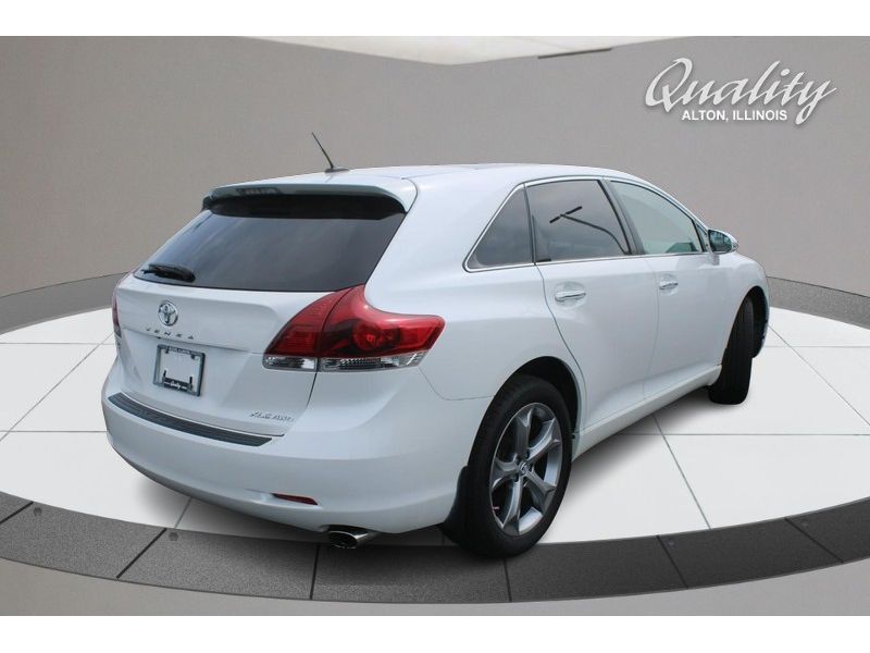 2013 Toyota Venza LE photo 2