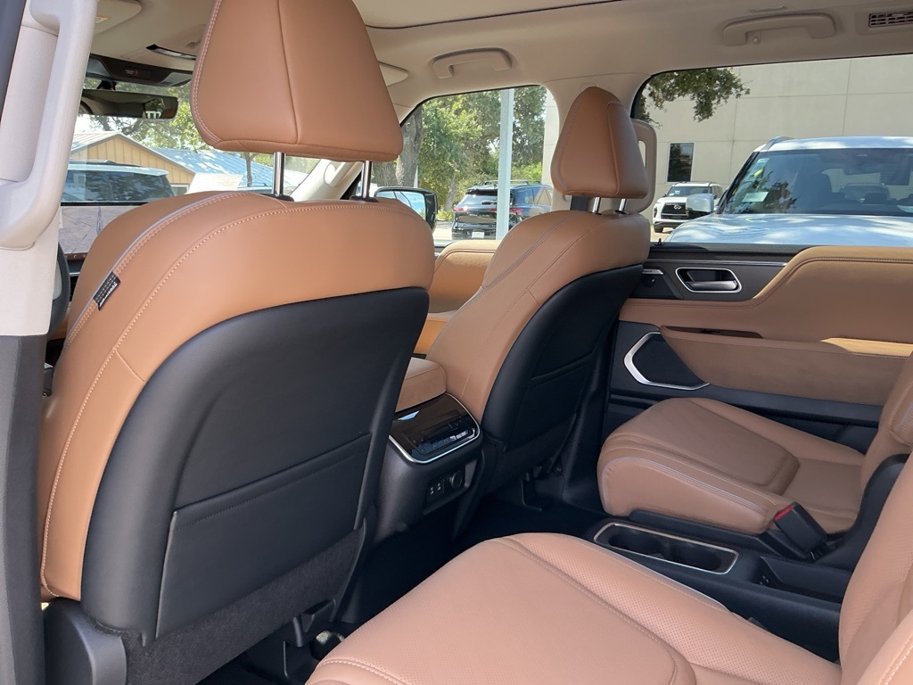 2026 Infiniti QX80 Luxe photo 22