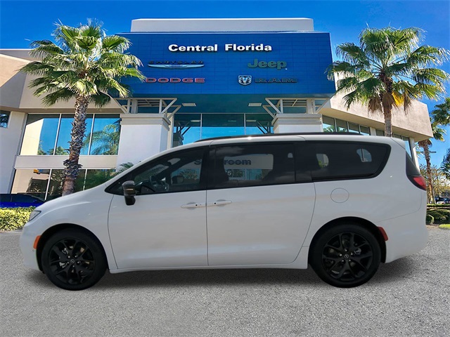 2026 Chrysler Pacifica Limited photo 4