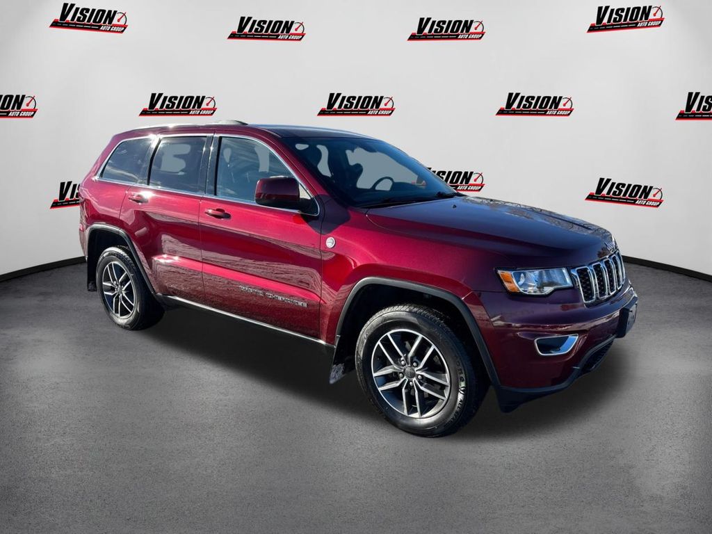 2020 Jeep Grand Cherokee Laredo photo 3